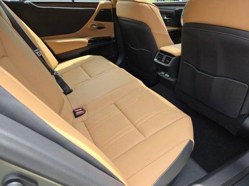 2025 Lexus ES 300h Ultra Luxury
