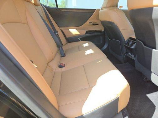 2022 Lexus ES 350 Base