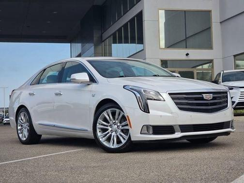 Crystal White Tricoat 2018 Cadillac XTS Luxury