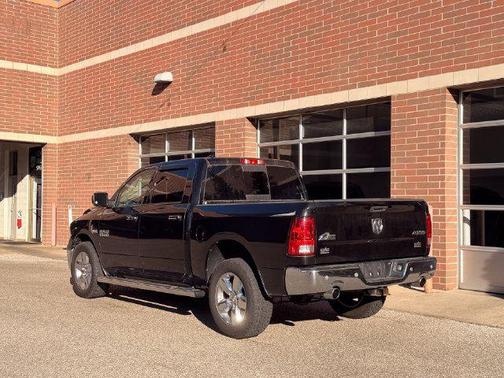 Brilliant Black Crystal Pearlcoat 2018 RAM 1500 Big Horn