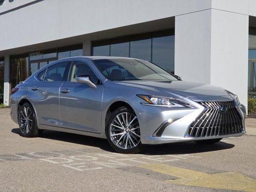 2024 Lexus ES 300h Base