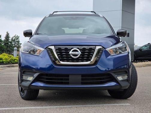 Deep Blue Pearl/Fresh Powder 2020 Nissan Kicks SR