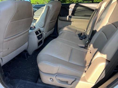 White Diamond Pearl 2017 Honda Pilot EX-L