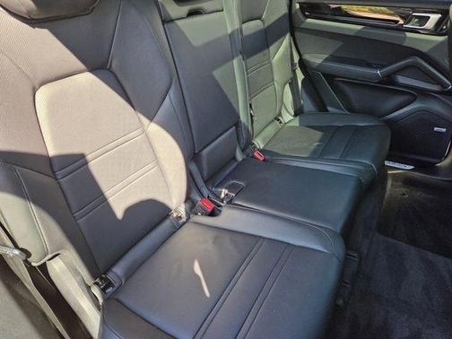 Quartzite Metallic 2019 Porsche Cayenne Cayenne E-Hybrid