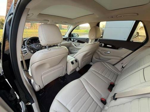 2017 Mercedes-Benz GLC 300 4MATIC