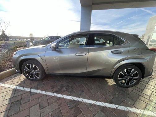 2022 Lexus UX 200 Luxury