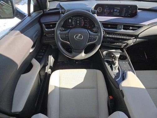 2022 Lexus UX 200 Luxury