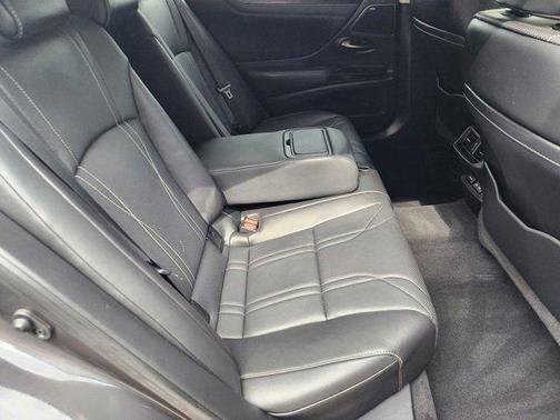 2022 Lexus ES 350 Ultra Luxury