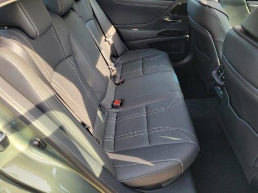 2025 Lexus ES 300h Ultra Luxury