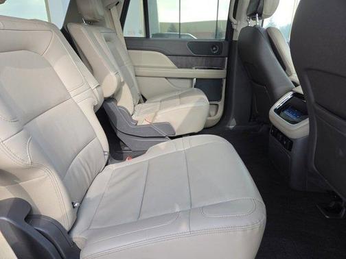 2022 Lincoln Navigator Standard