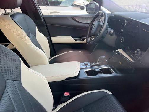 2022 Lexus NX 350h Luxury