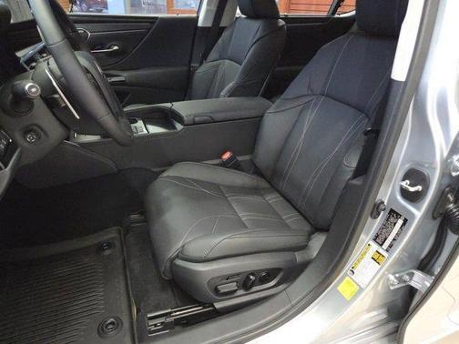 2025 Lexus ES 350 Ultra Luxury