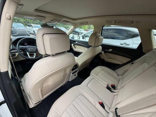 Ibis White 2023 Audi Q5 45 S line Premium Plus