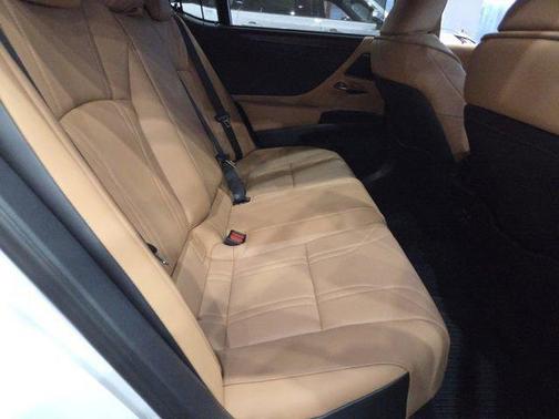 2025 Lexus ES 350 Ultra Luxury