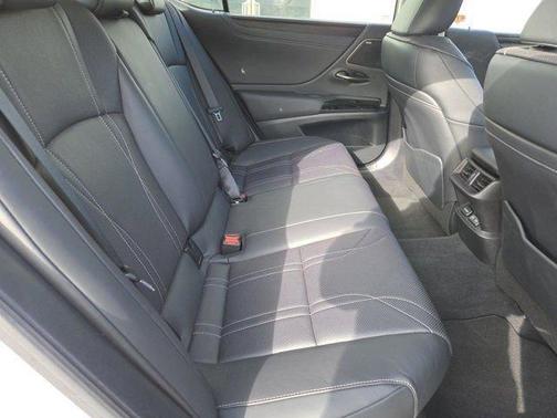 2024 Lexus ES 300h Luxury