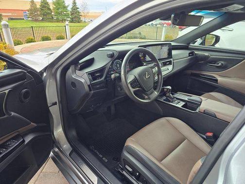 2022 Lexus ES 300h Base