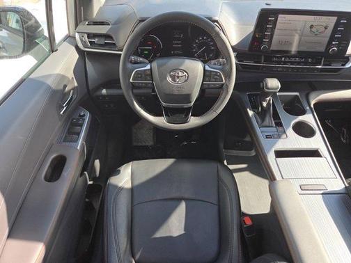 2021 Toyota Sienna XSE 7 Passenger