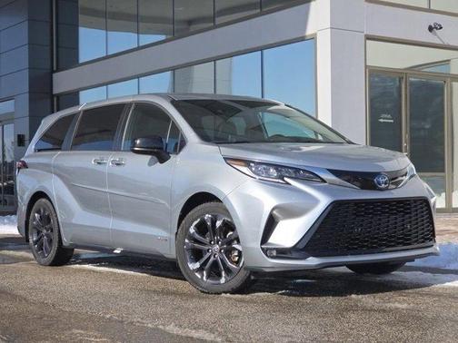 2021 Toyota Sienna XSE 7 Passenger