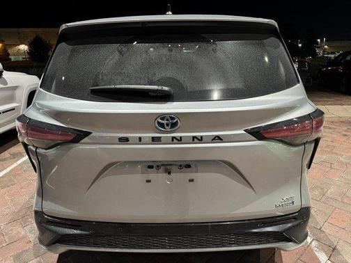 2021 Toyota Sienna XSE 7 Passenger