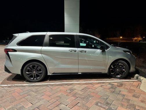 2021 Toyota Sienna XSE 7 Passenger