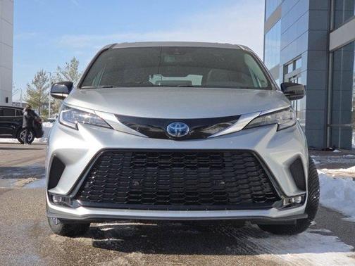 2021 Toyota Sienna XSE 7 Passenger