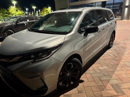 2021 Toyota Sienna XSE 7 Passenger