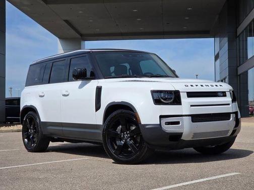 Fuji White 2024 Land Rover Defender 110 P500 SE