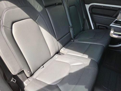 Fuji White 2024 Land Rover Defender 110 P500 SE