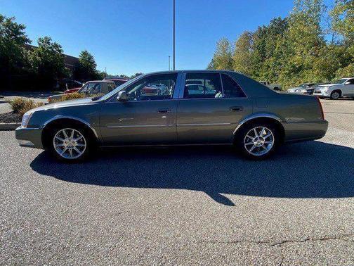 2011 Cadillac DTS Luxury Collection
