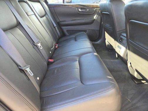 2011 Cadillac DTS Luxury Collection