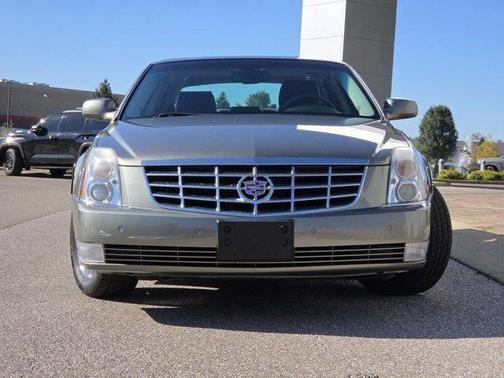 2011 Cadillac DTS Luxury Collection