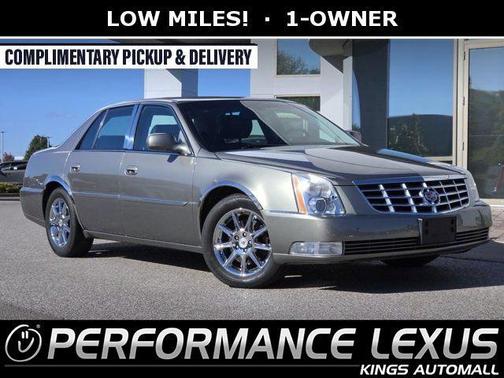 2011 Cadillac DTS Luxury Collection