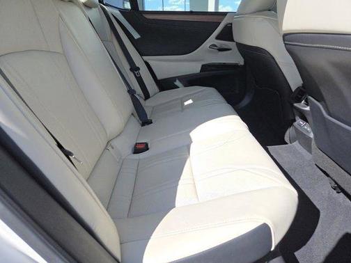 2025 Lexus ES 300h Ultra Luxury