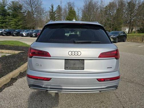 Florett Silver Metallic 2023 Audi Q5 40 Premium