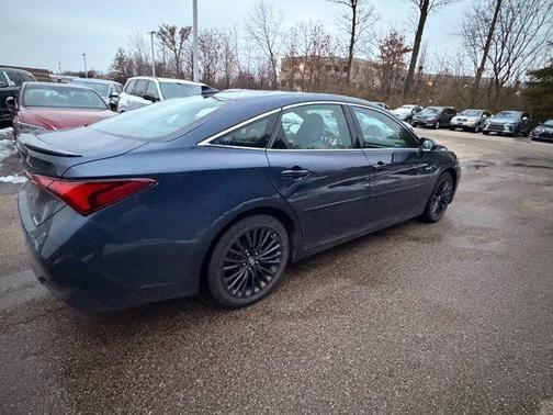 2019 Toyota Avalon Hybrid XSE