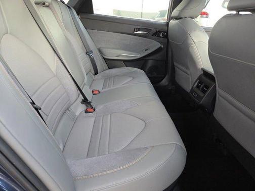 2019 Toyota Avalon Hybrid XSE