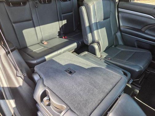 Midnight Black Metallic 2019 Toyota Highlander Hybrid Platinum