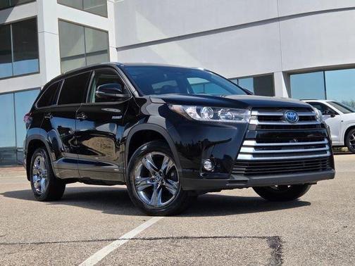 Midnight Black Metallic 2019 Toyota Highlander Hybrid Platinum