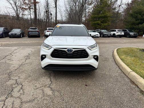 2023 Toyota Highlander Hybrid XLE