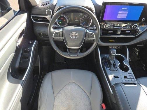 2023 Toyota Highlander Hybrid XLE