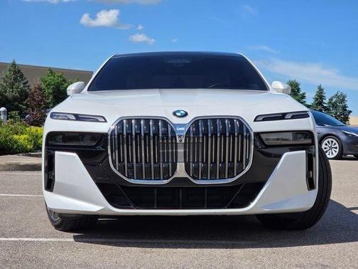 Mineral White Metallic 2025 BMW 760 xDrive