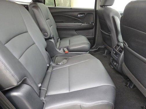 2022 Honda Pilot Touring 8-Passenger