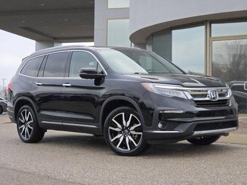 2022 Honda Pilot Touring 8-Passenger