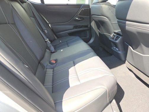 2025 Lexus ES 350 Ultra Luxury