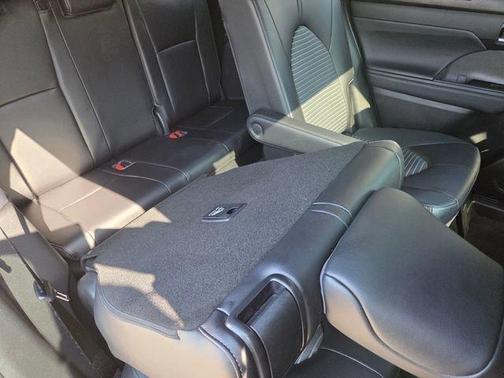 Wind Chill Pearl 2023 Toyota Highlander XSE