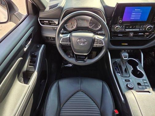 Wind Chill Pearl 2023 Toyota Highlander XSE