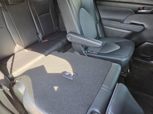 Midnight Black Metallic 2023 Toyota Highlander XSE