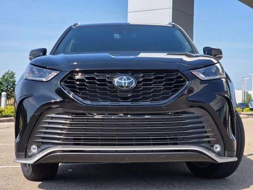 Midnight Black Metallic 2023 Toyota Highlander XSE