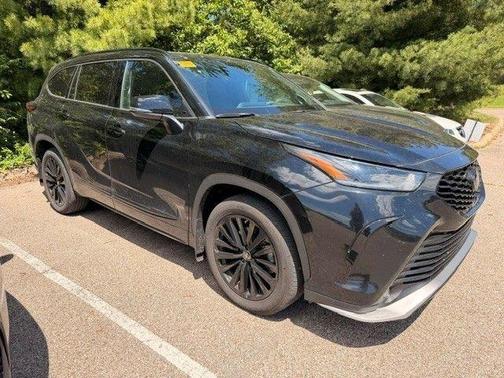 Midnight Black Metallic 2023 Toyota Highlander XSE