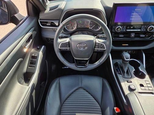 Midnight Black Metallic 2023 Toyota Highlander XSE